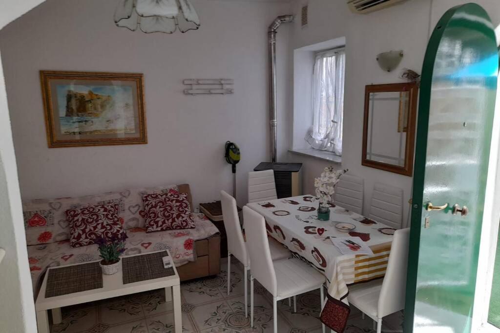 Piccola Reggia Lacco Ameno (Isola d'Ischia)